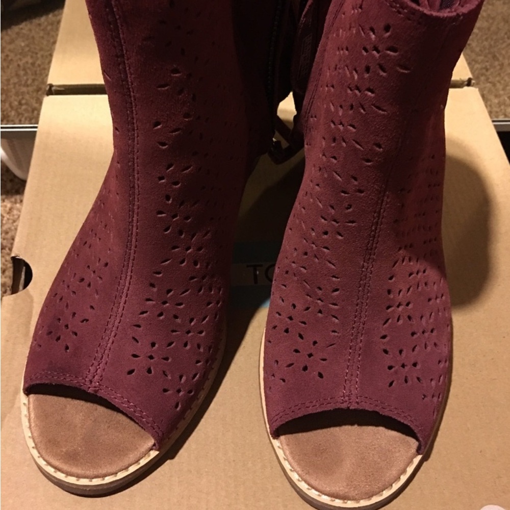 Toms Majorca Peep Toe-Oxblood Suede Floral - Picture 3 of 4